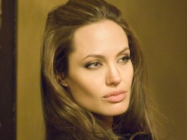 Η Ατζελίνα Τζολί στη Μυτιλήνη