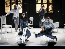 «Ο Φίλιπ Γκλας αγοράζει μια φραντζόλα ψωμί»