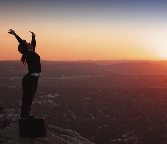 Ας απενοχοποιήσουμε επιτέλους τη μοναξιά!