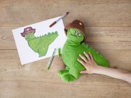 Τα παιδιά ζωγραφίζουν και γνωστή εταιρεία δημιουργεί λούτρινα παιχνίδια για καλό σκοπό!