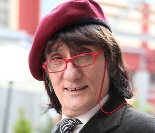 Αμέτρητα μηνύματα θλίψης για τον Στάθη Ψάλτη. Σκόρπισε το γέλιο… και έφυγε