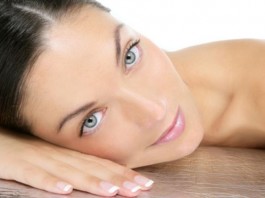 Δέκα συμβουλές για να φαίνεστε νεότερη