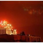 Καλή Χρονιά! Με πυροτεχνήματα και χορούς υποδέχθηκε η χώρα το 2018