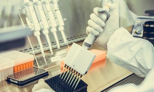 Επιστήμονες, με επικεφαλής έναν Ελληνα, δημιούργησαν μια «τούρμπο» ανοσοθεραπεία για τον καρκίνο