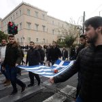 Στην Αμερικανική πρεσβεία έφτασε η πορεία από το Πολυτεχνείο – «Αστακός» το κέντρο της Αθήνας