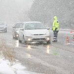 Πολικό ψύχος σε όλη τη χώρα – Πού έχει διακοπεί η κυκλοφορία των οχημάτων